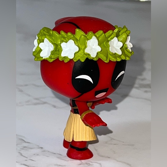 Super Rare Mystery Mini Funko Deadpool Hula Dancer Target Exclusive Bobble Head - Picture 12 of 14